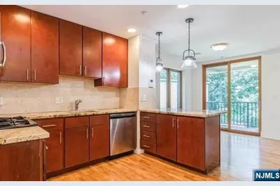 17 Meadow Road 302 #302, Rutherford, NJ 07070 - Photo 2