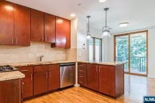 17 Meadow Road 302, Rutherford, NJ 07070 - Photo 2