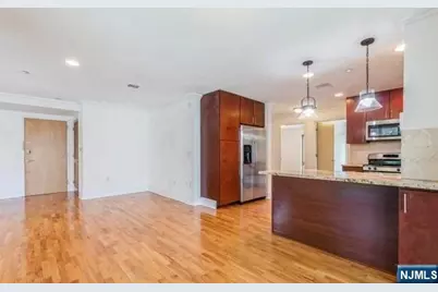 17 Meadow Road 302 #302, Rutherford, NJ 07070 - Photo 10