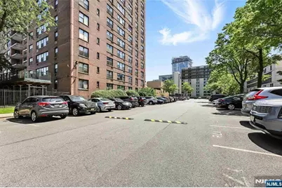 10 Huron Avenue 8J #8J, Jersey City, NJ 07306 - Photo 30