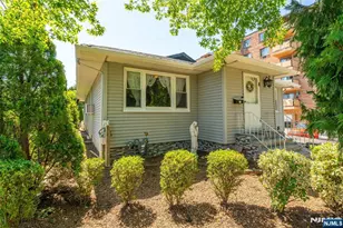 72 Clarendon Pl, Hackensack, NJ 07601 - Photo 4