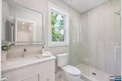 520 Clinton Avenue, Wyckoff Township, NJ 07481 - Photo 20