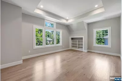 520 Clinton Avenue, Wyckoff Township, NJ 07481 - Photo 36
