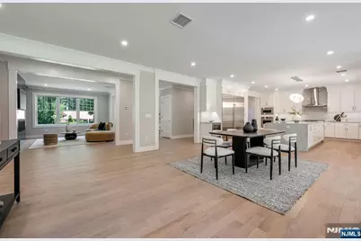 520 Clinton Avenue, Wyckoff Township, NJ 07481 - Photo 6