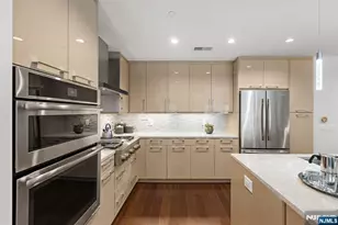 150 Henley Pl 213, Weehawken, NJ 07086 - Photo 16