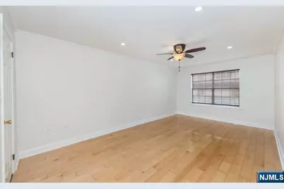 400 Crown Court 561 #561, Edgewater, NJ 07020 - Photo 8