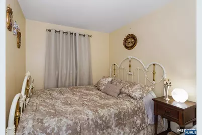 39 Chamberlain Avenue, Elmwood Park, NJ 07407 - Photo 14