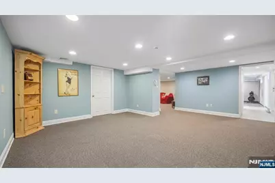 346 Roosevelt Avenue, Hasbrouck Heights, NJ 07604 - Photo 10