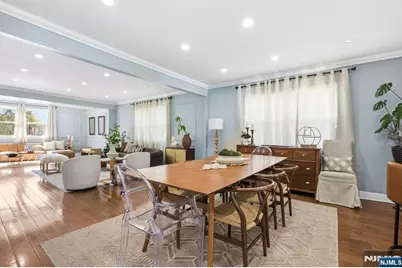 301 Roosevelt Avenue, Hasbrouck Heights, NJ 07604 - Photo 12