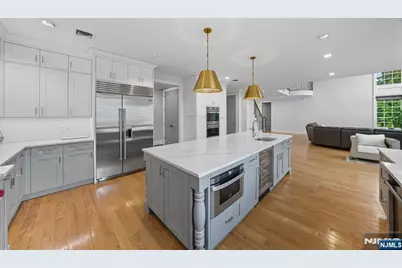 146 Stuart Street, Paramus, NJ 07652 - Photo 10