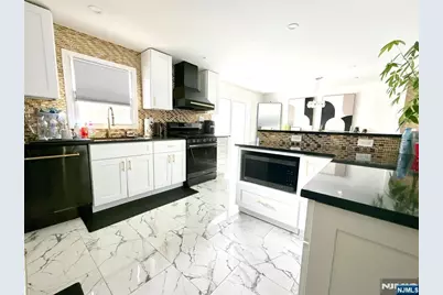 44 Leonhardt Court, Saddle Brook Township, NJ 07663 - Photo 4