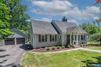 591 Highland Avenue, Montclair, NJ 07043 - Photo 2