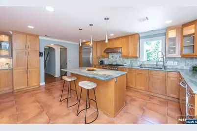 591 Highland Avenue, Montclair, NJ 07043 - Photo 14