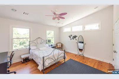 591 Highland Avenue, Montclair, NJ 07043 - Photo 32