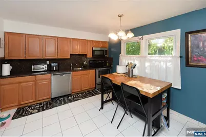 85 Primrose Lane, Paramus, NJ 07652 - Photo 2