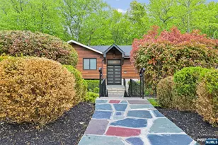 655 Floyd St, Englewood Cliffs, NJ 07632 - Photo 2
