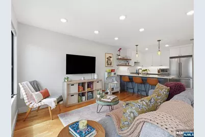 22 Lincoln Street 3 #3, Jersey City, NJ 07307 - Photo 2