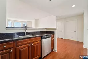 5311 City Pl, Edgewater, NJ 07020 - Photo 10