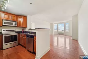 5311 City Pl, Edgewater, NJ 07020 - Photo 8