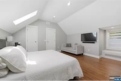 307 Farview Avenue, Paramus, NJ 07652 - Photo 24