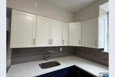 330 Northwood Way #10, Palisades Park, NJ 07650 - Photo 4