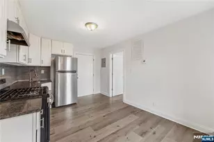 335 Henry St, Orange, NJ 07050 - Photo 6