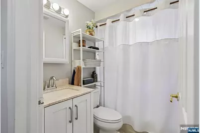 433 Fern Avenue, Lyndhurst Township, NJ 07071 - Photo 14