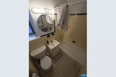 2339 Hudson Terrace B2 #B2, Fort Lee, NJ 07024 - Photo 4