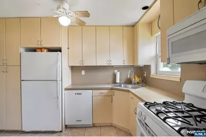 2-02 Virginia Drive 202B #202B, Fair Lawn, NJ 07410 - Photo 8