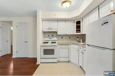 1419 Faulkner Court, Mahwah, NJ 07430 - Photo 4