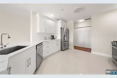 250 The Promenade, Edgewater, NJ 07020 - Photo 10
