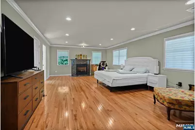 318 Briarcliff Lane, Paramus, NJ 07652 - Photo 18