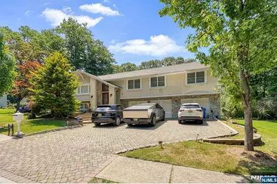 318 Briarcliff Lane, Paramus, NJ 07652 - Photo 2