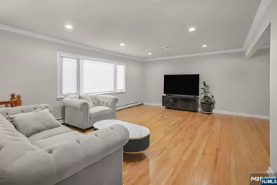 318 Briarcliff Lane, Paramus, NJ 07652 - Photo 8
