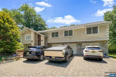 318 Briarcliff Lane, Paramus, NJ 07652 - Photo 1