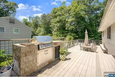 318 Briarcliff Lane, Paramus, NJ 07652 - Photo 4