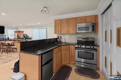 318 Briarcliff Lane, Paramus, NJ 07652 - Photo 30