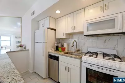 22 Engle Street R17 #R17, Englewood, NJ 07631 - Photo 24
