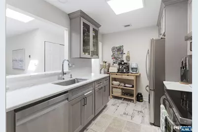 28 Garden Place 163 #163, Edgewater, NJ 07020 - Photo 2