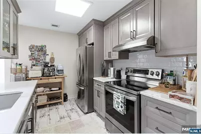 28 Garden Place 163 #163, Edgewater, NJ 07020 - Photo 1