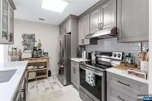 28 Garden Pl 163, Edgewater, NJ 07020 - Photo 1
