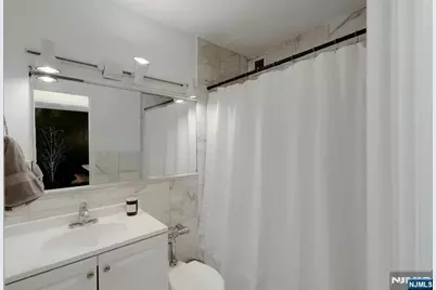 2077 Center Avenue 9E #9E, Fort Lee, NJ 07024 - Photo 10