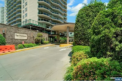 2077 Center Avenue 9E #9E, Fort Lee, NJ 07024 - Photo 4