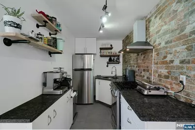 2077 Center Avenue 9E #9E, Fort Lee, NJ 07024 - Photo 8