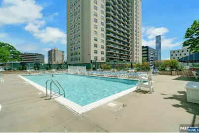 2077 Center Avenue 9E #9E, Fort Lee, NJ 07024 - Photo 6