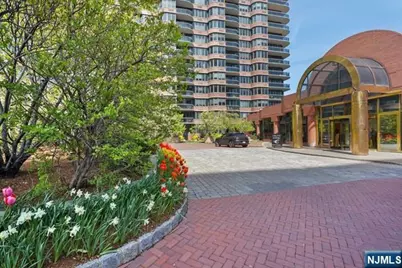 100 Carlyle 16 J/K N #16 J/K N, Cliffside Park, NJ 07010 - Photo 2