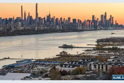 100 Carlyle 16 J/K N #16 J/K N, Cliffside Park, NJ 07010 - Photo 4