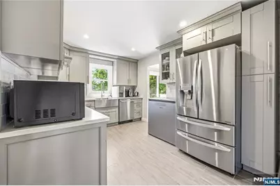 850 Edgewater Avenue, Ridgefield, NJ 07657 - Photo 10