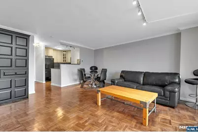 2000 Linwood Avenue 9E #9E, Fort Lee, NJ 07024 - Photo 4