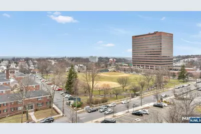 2000 Linwood Avenue 9E #9E, Fort Lee, NJ 07024 - Photo 12